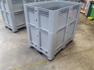 Custom-made plastic pallet box 765 liters 1200x800x1150 mm 3 skids grey