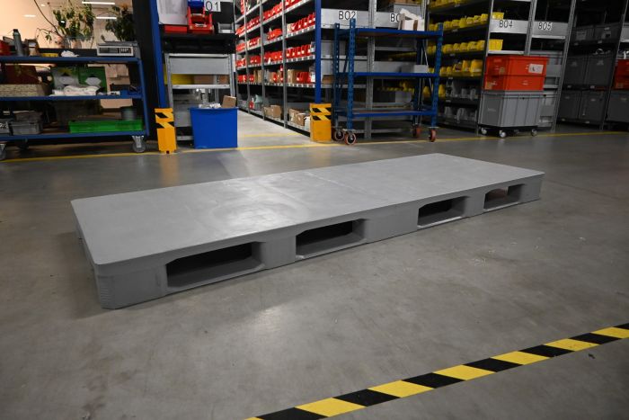 Maatwerk pallet 2310x800x160 mm op 3 sleden met glad bovendek