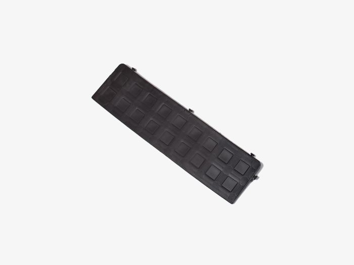 Dalle plastique garage clipsable 50x13 cm mâle pour les côtés NOIR