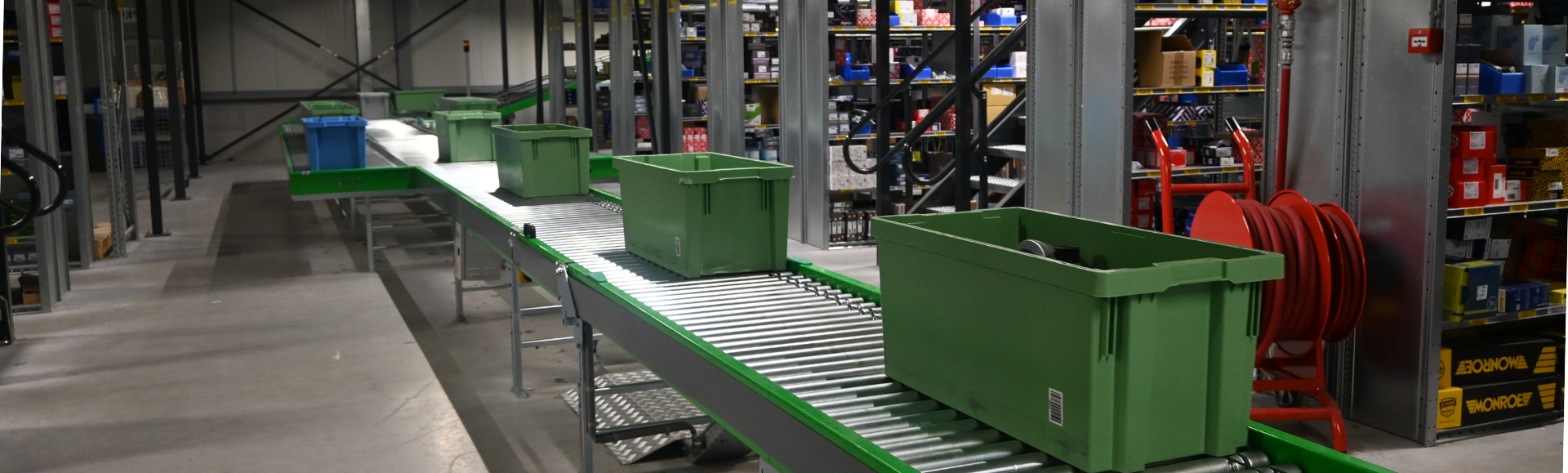 Molco car parts voorzien van draaistapelbakken voor nieuw magazijn